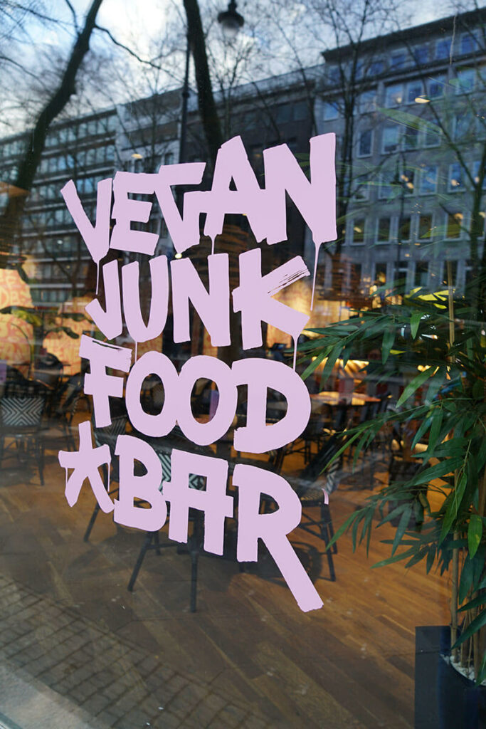 Logo Vegan Junk Food Bar